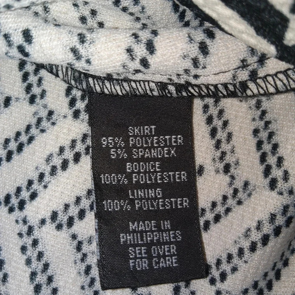 4/$15 iZ Byer Mini Black and White Chevron Paterned Size Medium Dress - Picture 8 of 9